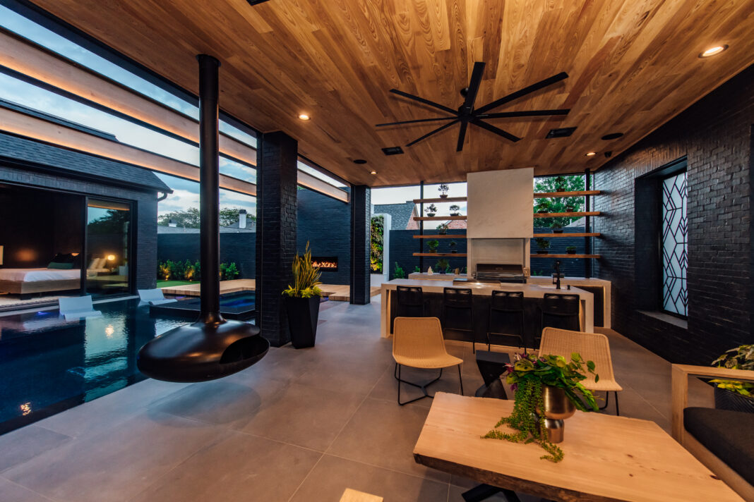 Outdoor kitchen:living
