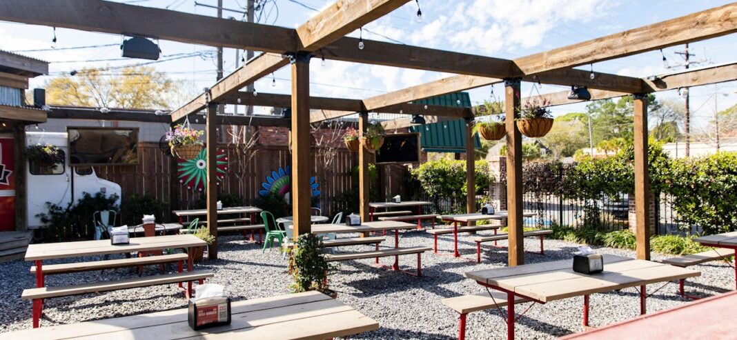 CurbsidePatio-4