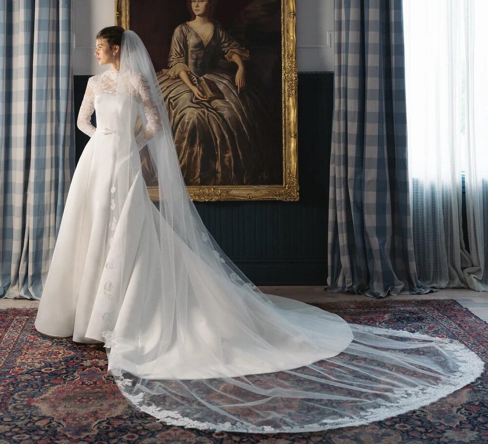 anne-barge-wedding-dress-bowman-veil-2